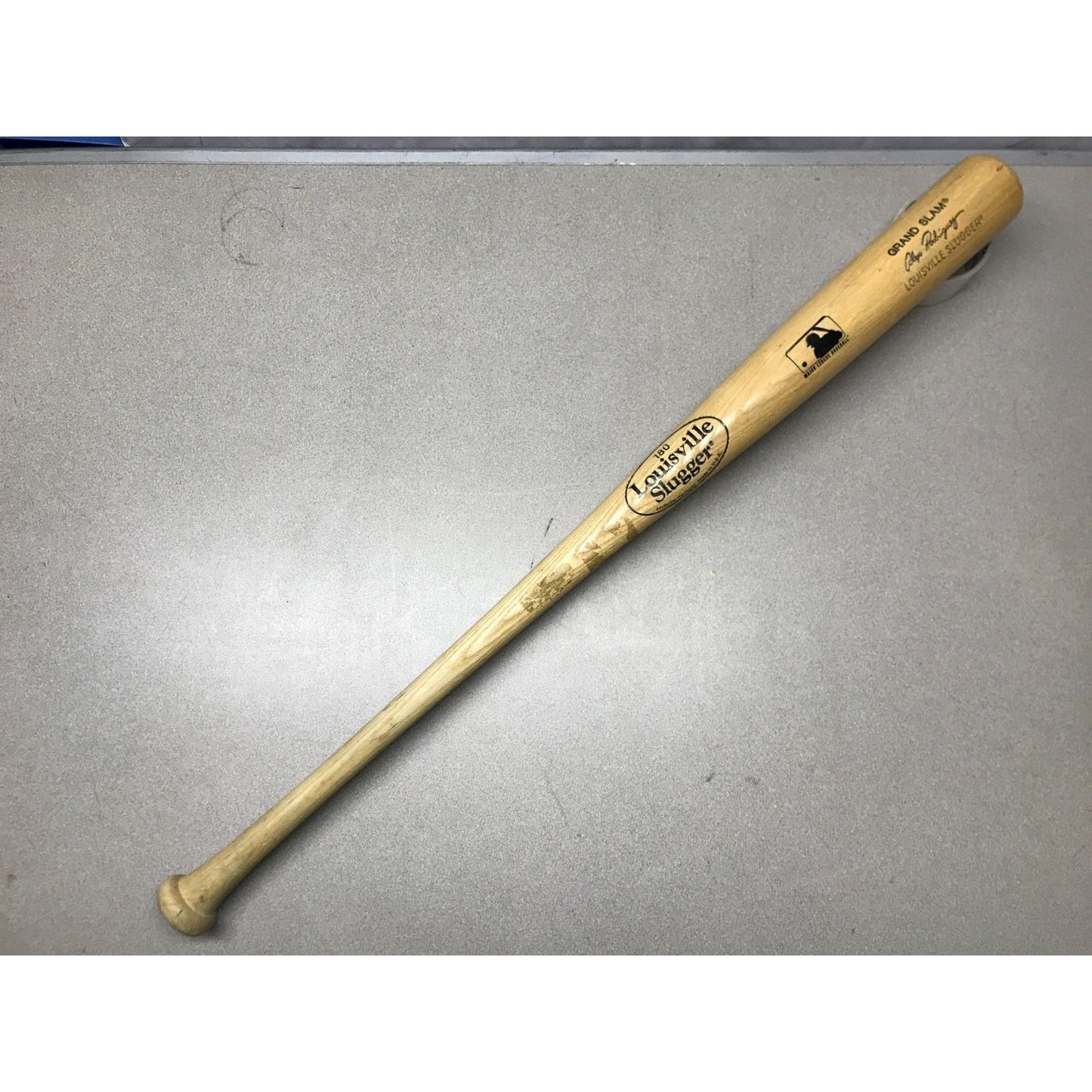180 GRAND SLAM Louisville Slugger 33.5in Wooden Bat view with official league stamps