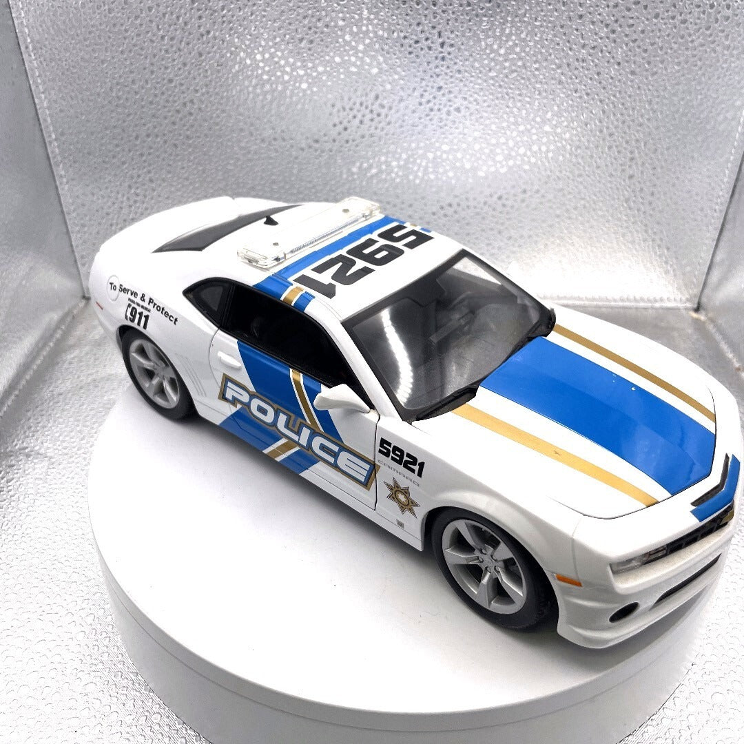 Maisto 2010 Chevrolet Camaro White Police Die Cast, Scale: 1/18 11336 passenger/front side view