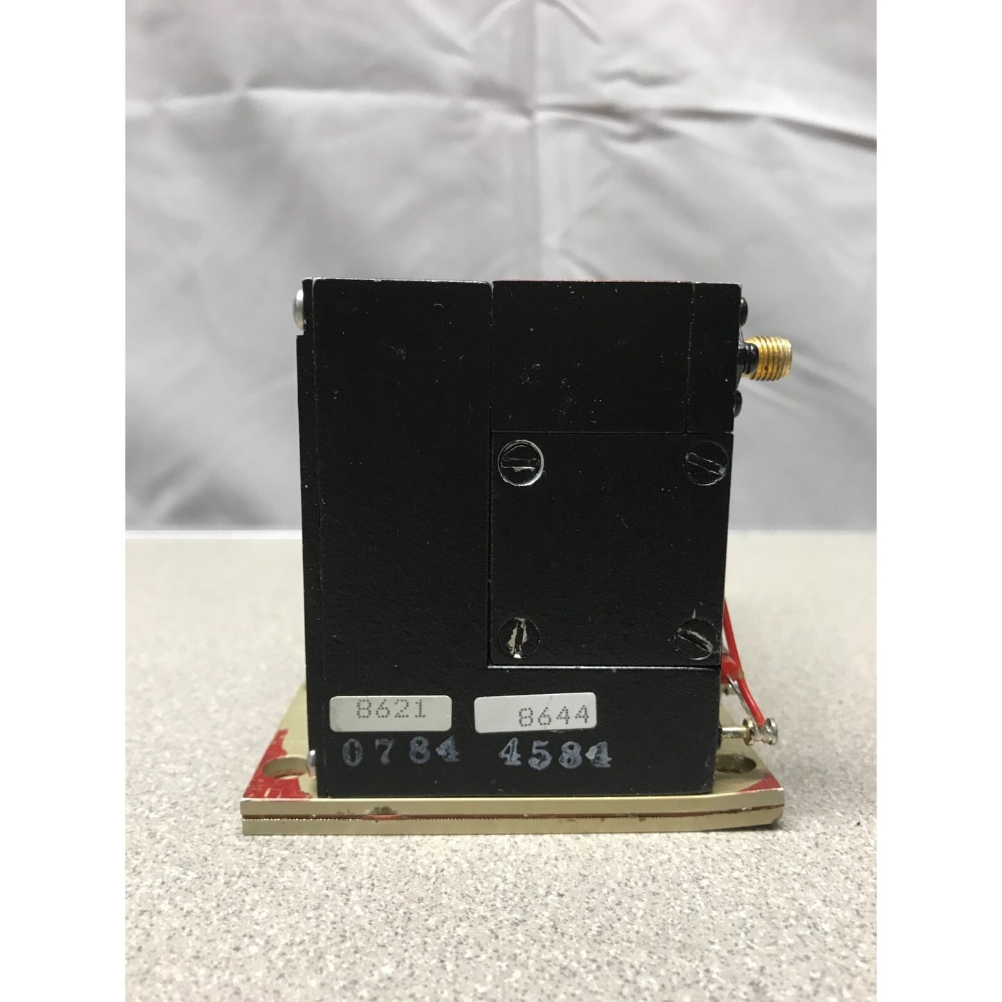 M/A-COM PLC31-05 Phase Lock Source 6460-6940 MHz side view
