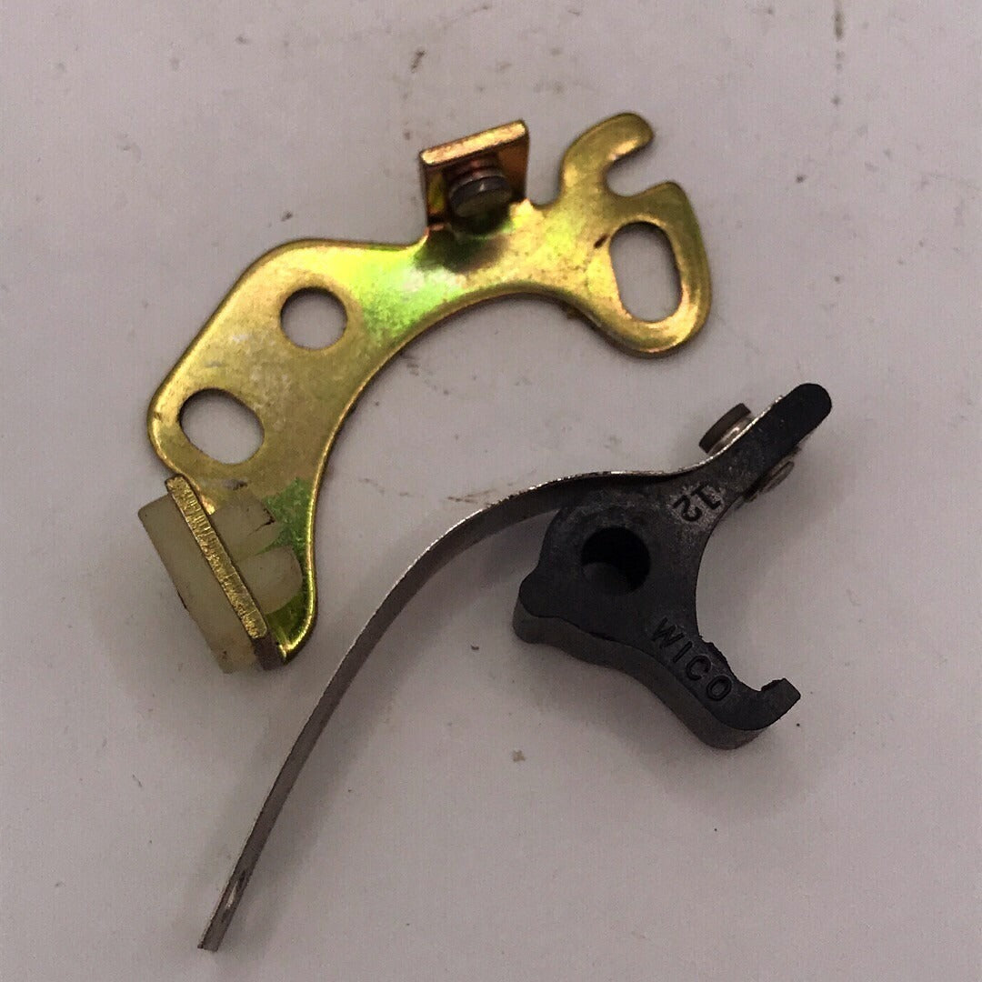 Wico Magneto Ignition Points Set 1-5008 FXH2100Btop view closeup