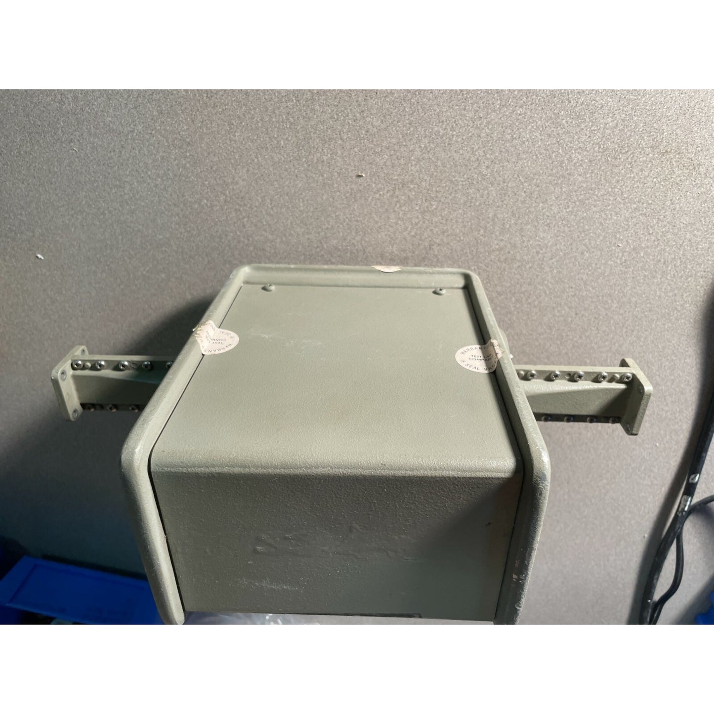 HP AGILENT VARIABLE ATTENUATOR MODEL P382A 12-18GHz top and back view