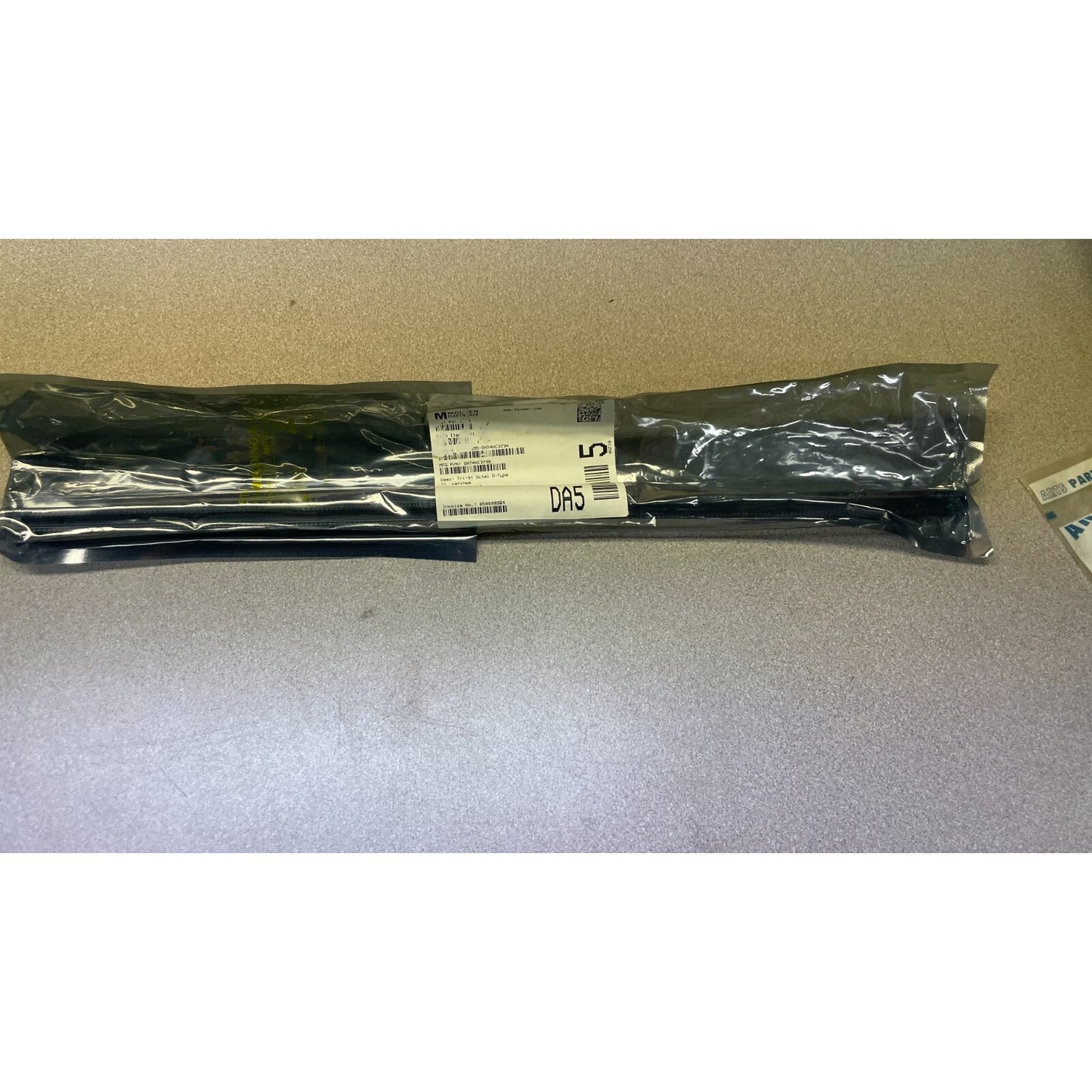 Mouser Electronics Tri-St Octal D-Type TI Latches 595-SN74HC373N in sealed packaging with product label
