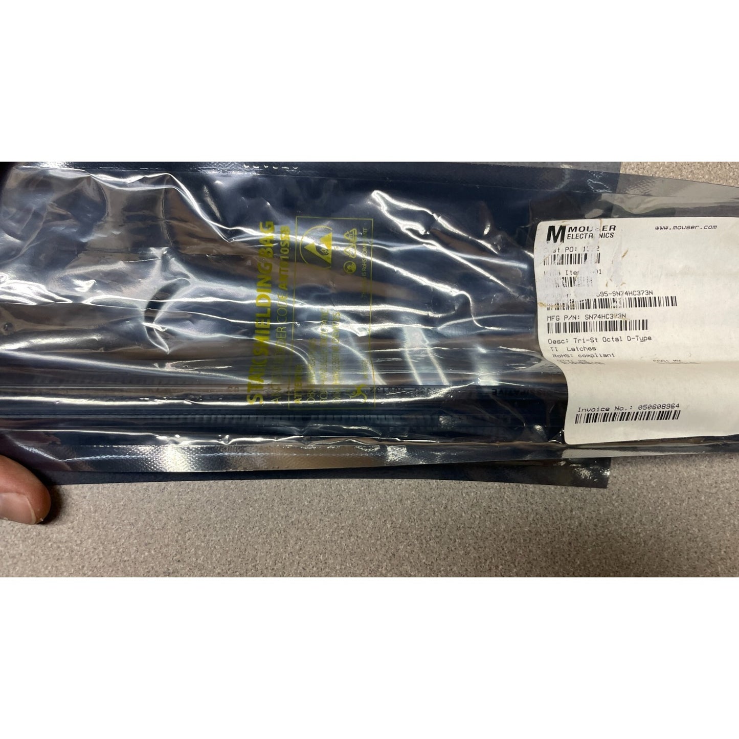 Mouser Electronics Tri-St Octal D-Type TI Latches 595-SN74HC373N product label close up