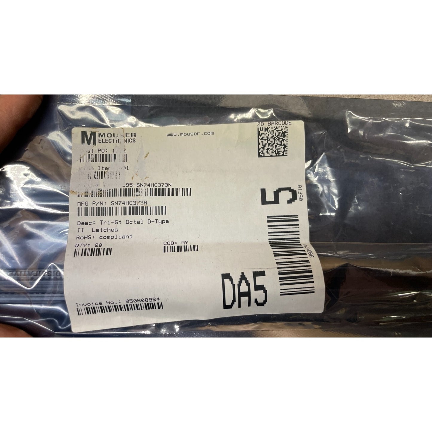 Mouser Electronics Tri-St Octal D-Type TI Latches 595-SN74HC373N product label closeup