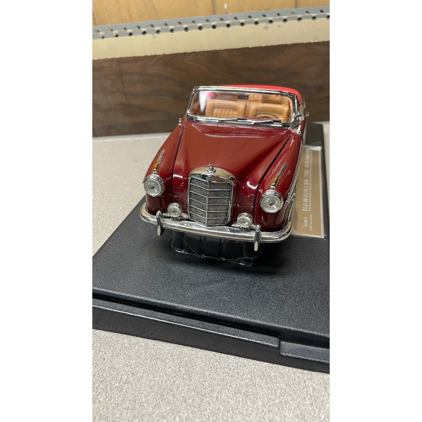 Stauer 1958 Mercedes-Benz 220SE Open Convertible Die Cast, Scale: 1/18 closeup of front end
