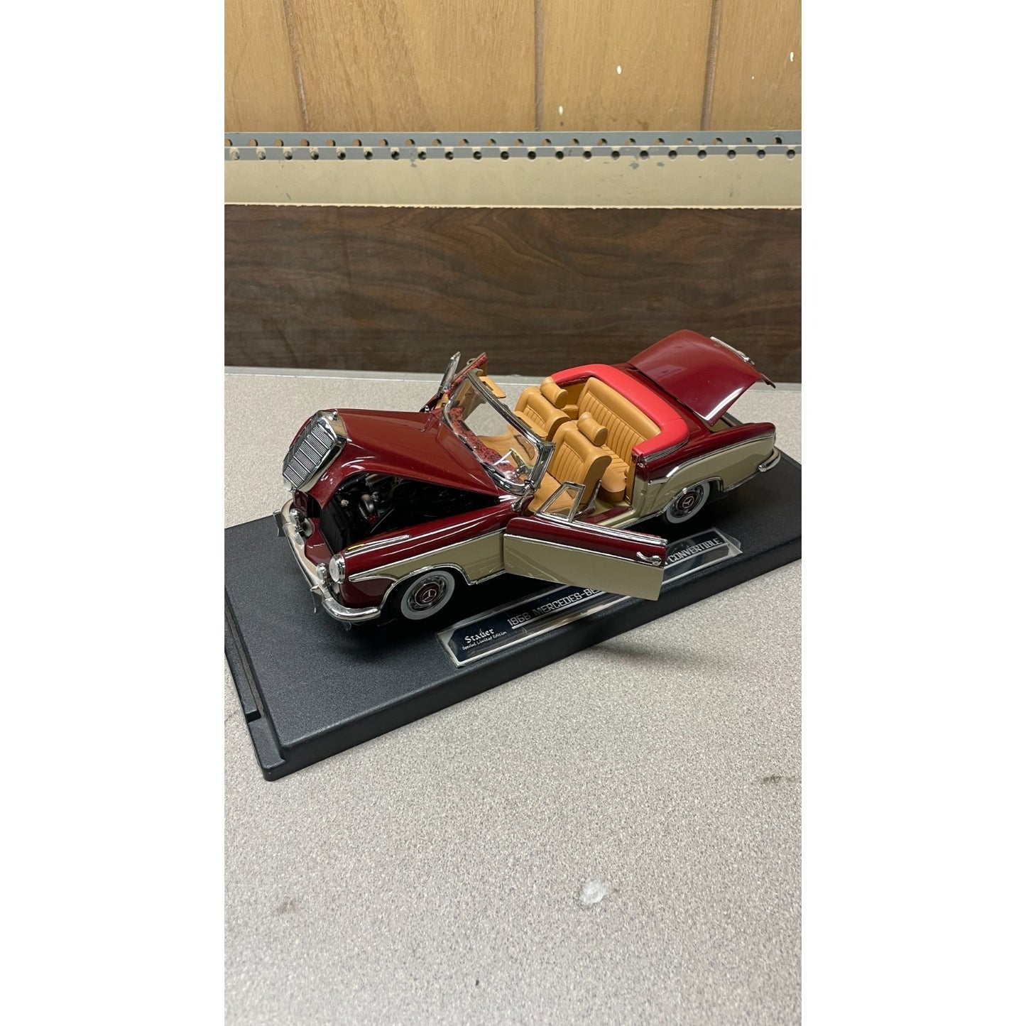 Stauer 1958 Mercedes-Benz 220SE Open Convertible Die Cast, Scale: 1/18 view of doors hood and trunk open