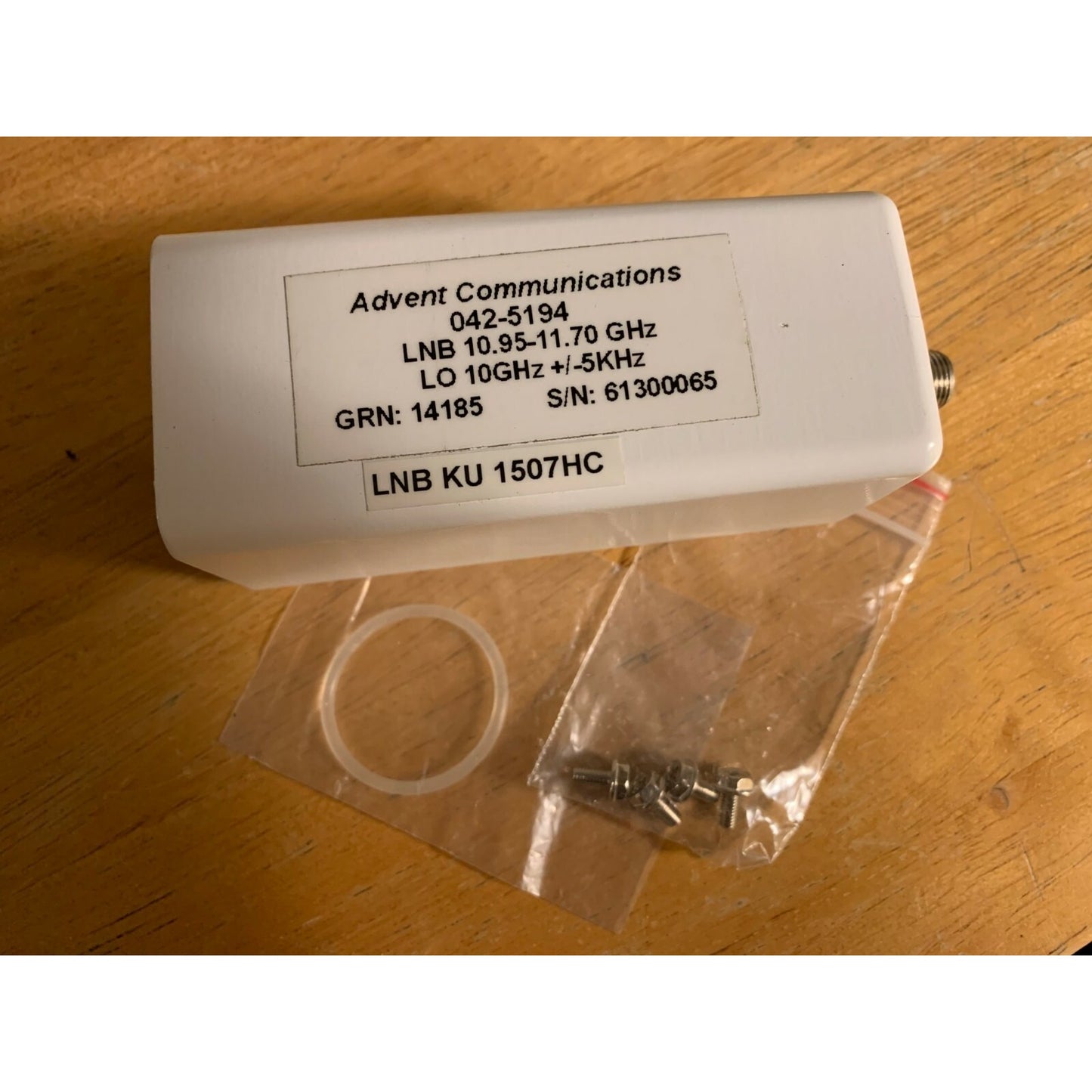 Advent Communication 042-5194 LNB 10.950 11.70GHz LO 10GHz +/-5KHz KU Band top view with hardware