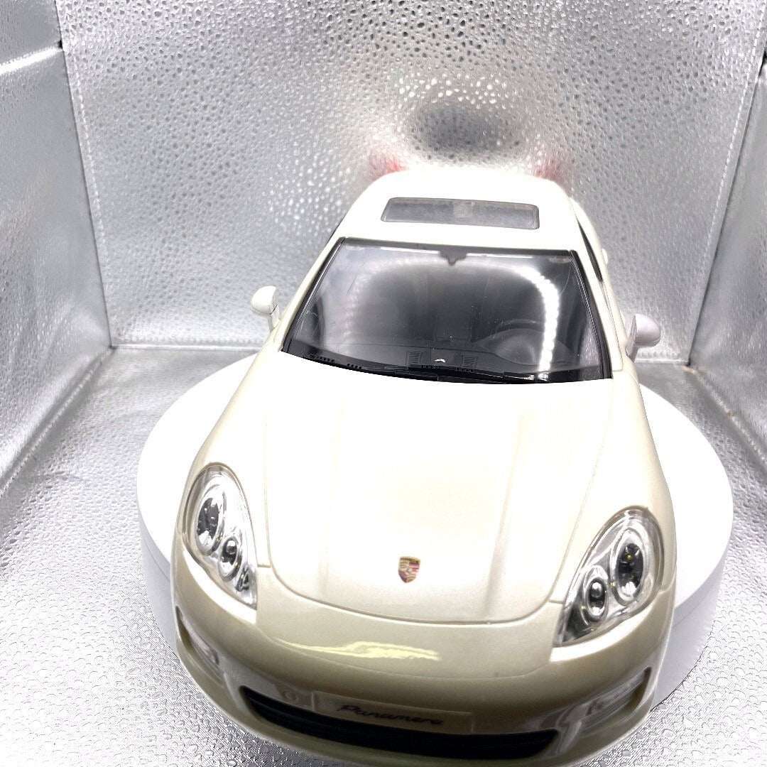 Akai Porsche Panamera White Scale: 1/14, RC Car ONLY T/5007 front view