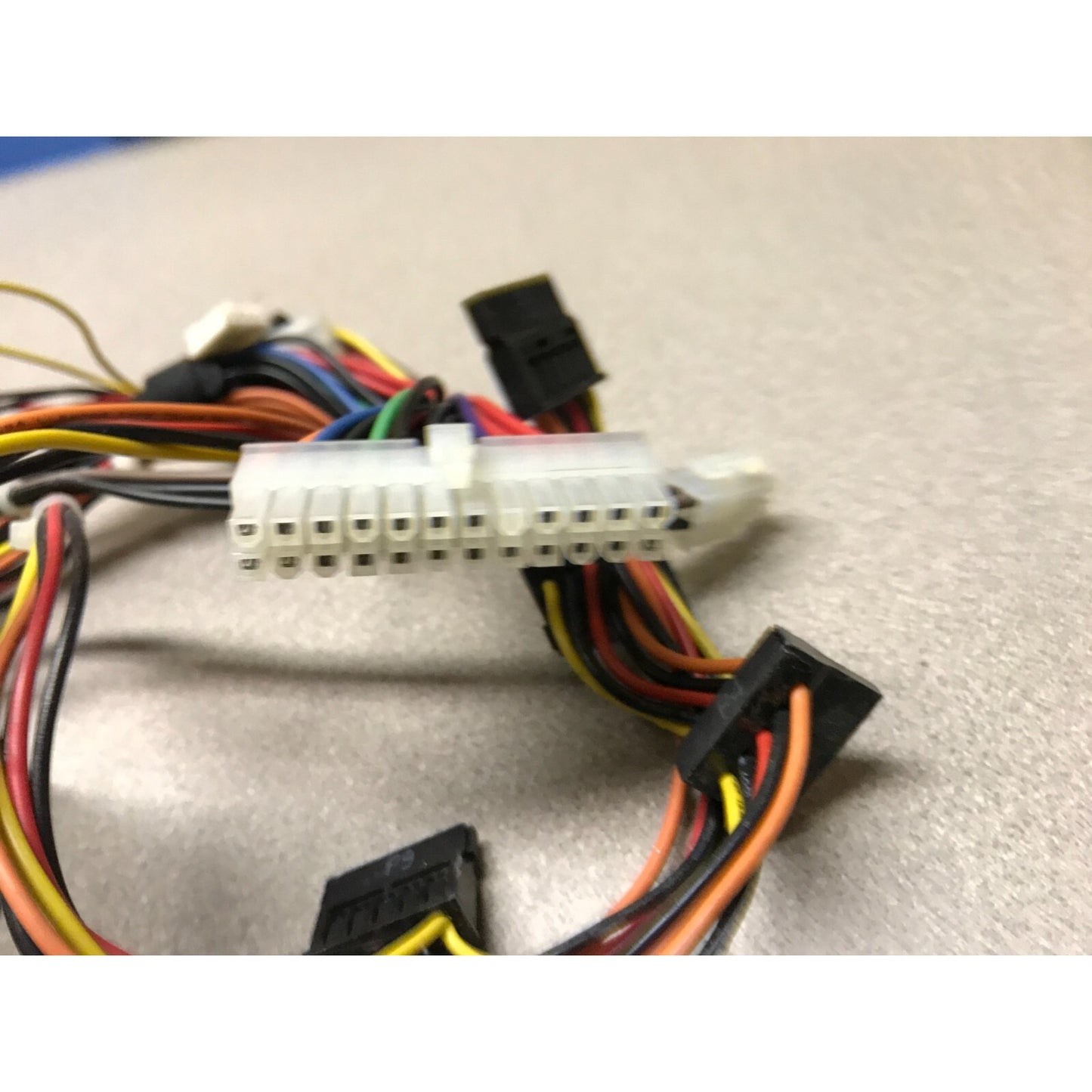 HP 437358-001 - 365W Power Supply For HP DC7700 DC7600 DC7900 ML110 G5 connector closeup
