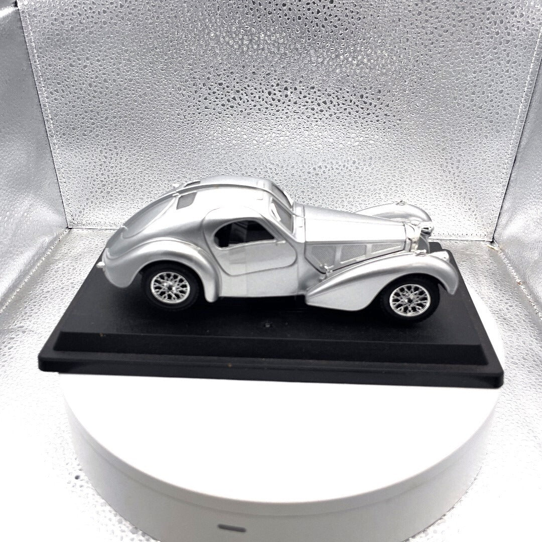 Burago Bugatti 57 SC Atlantic Silver Die Cast, Scale: 1/24 passenger side view