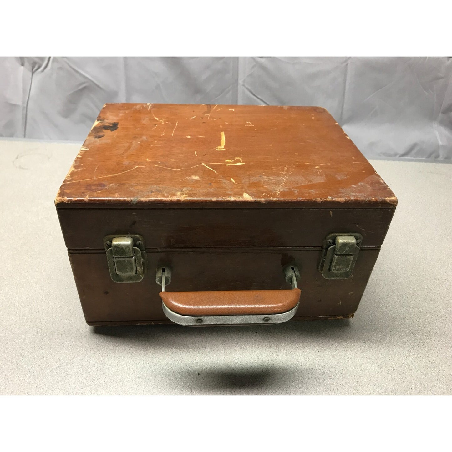 Vintage 1953 Weston A.C. & D.C. Milliameter Model 370 case closed with handle and clasps visible