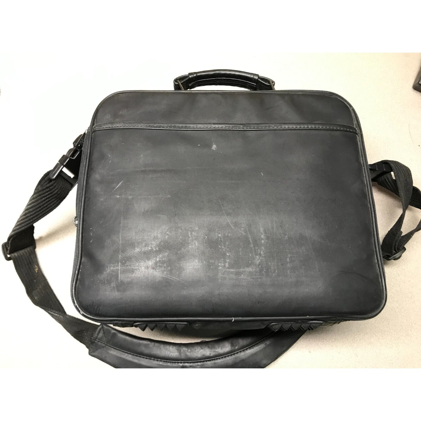 Acros 325SE Computer - Includes various cables and Leather Carrying Bag back of bag