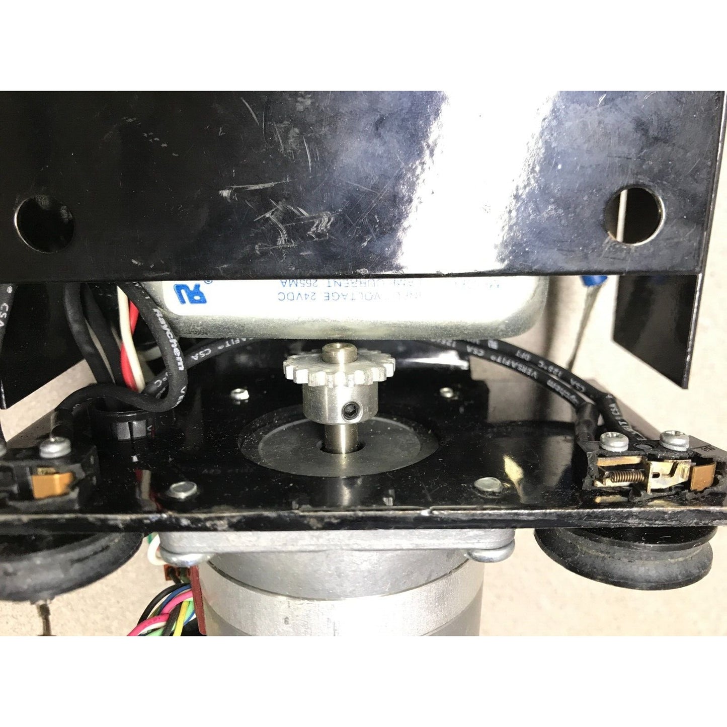 Vexta Stepping Motor 2-phase 18 deg/step DC 24V 0.2A - Oriental Motor Co. Model PH264-03-A11 closeup of mechanical shaft and internal components