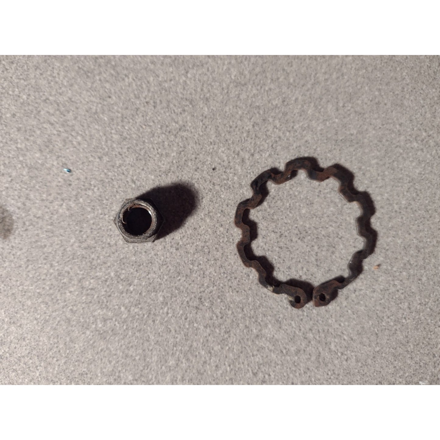 Delco Remanufactured Compressor Without Clutch 12305744, 1# 15-2233 hardware closeup