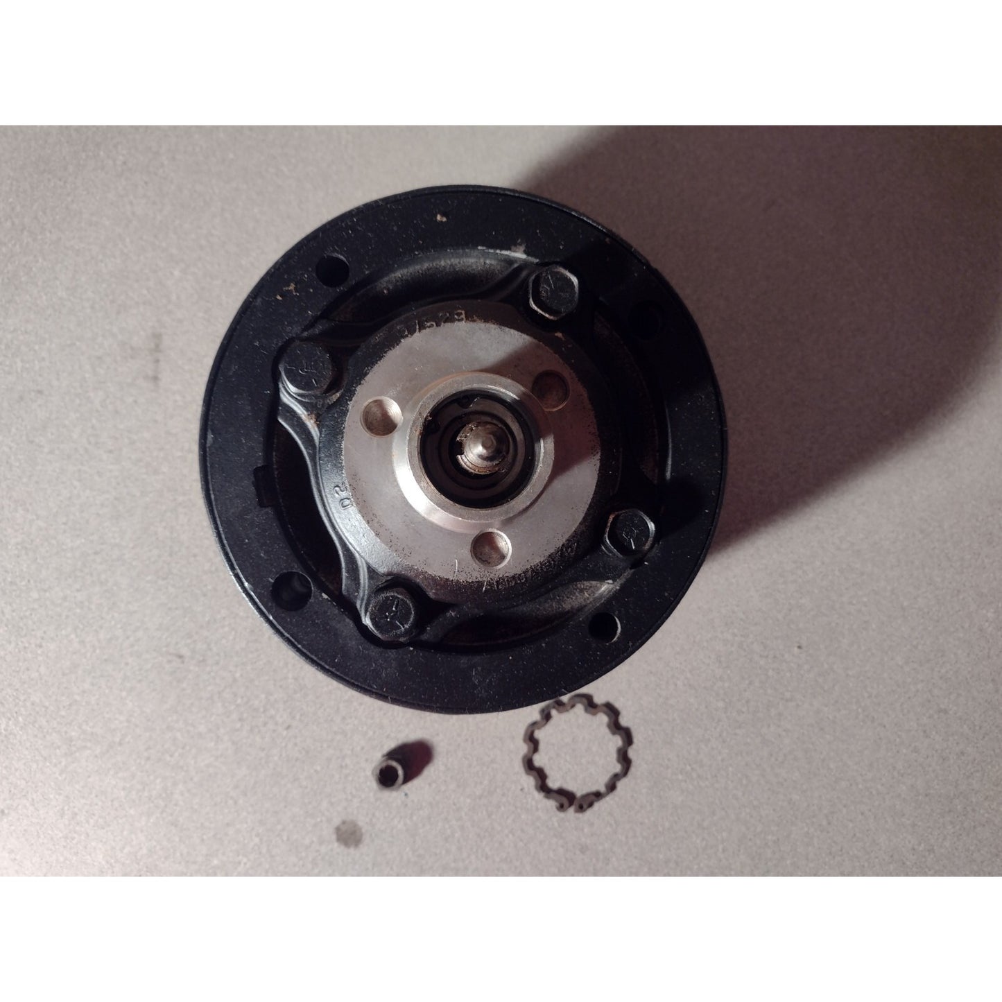 Delco Remanufactured Compressor Without Clutch 12305744, 1# 15-2233 top view with hardware