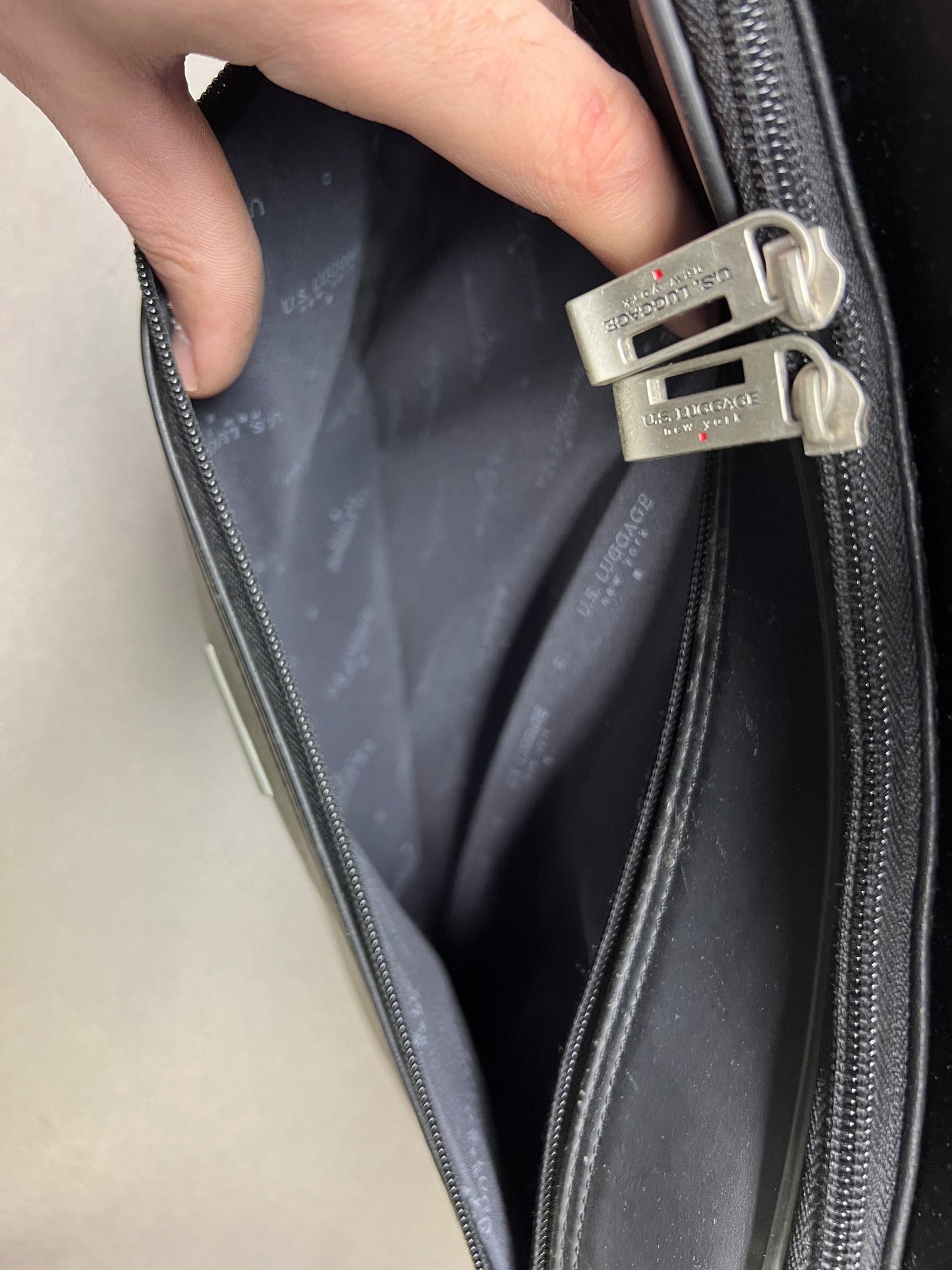 Black U.S. Luggage New York Leather Travel Bag - pocket