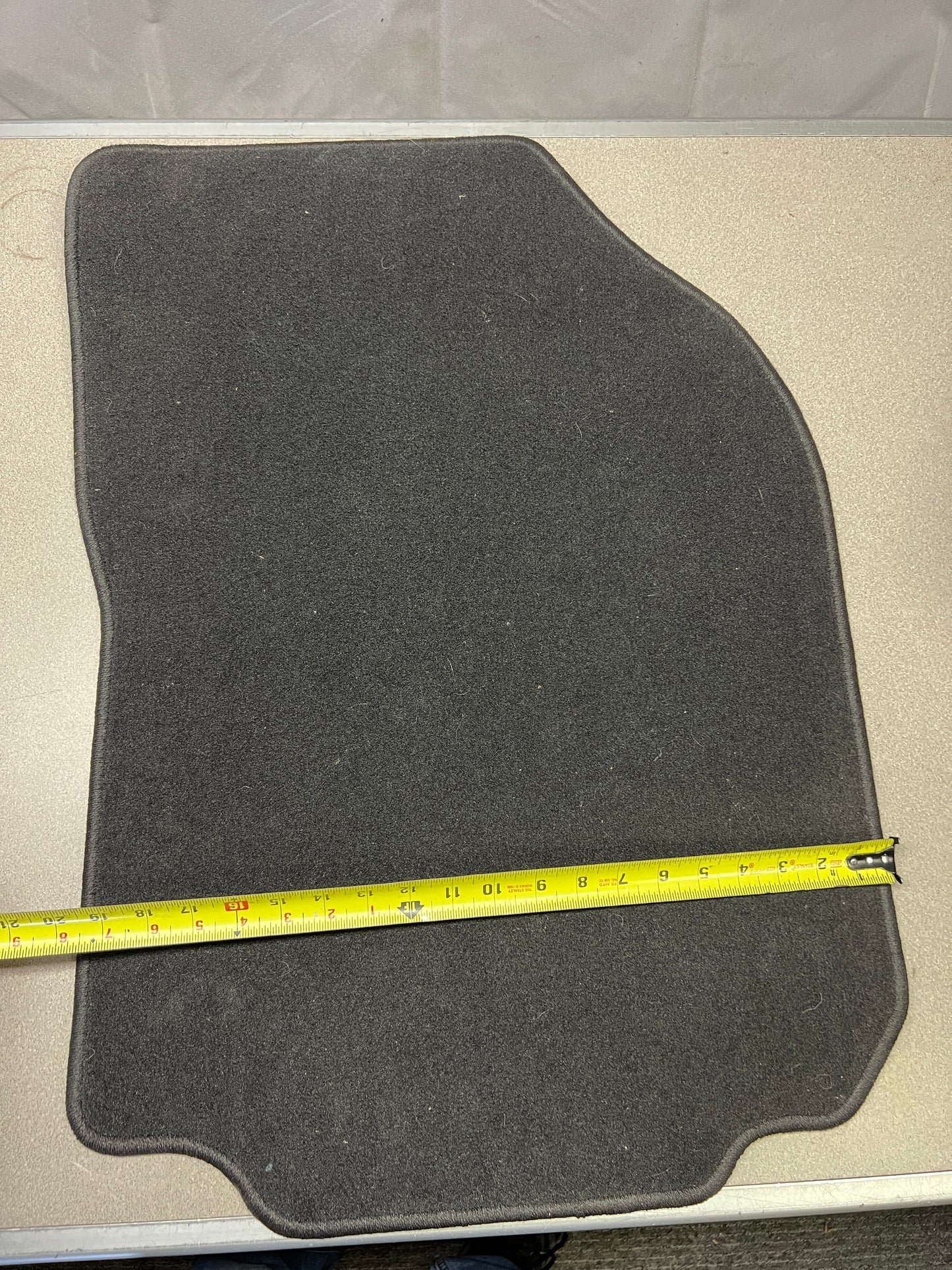Chevy Equinox/GMC Terrain 2018-2020 Floor Mats Black (84265145) (Brand New) (1 Set) Width measurement
