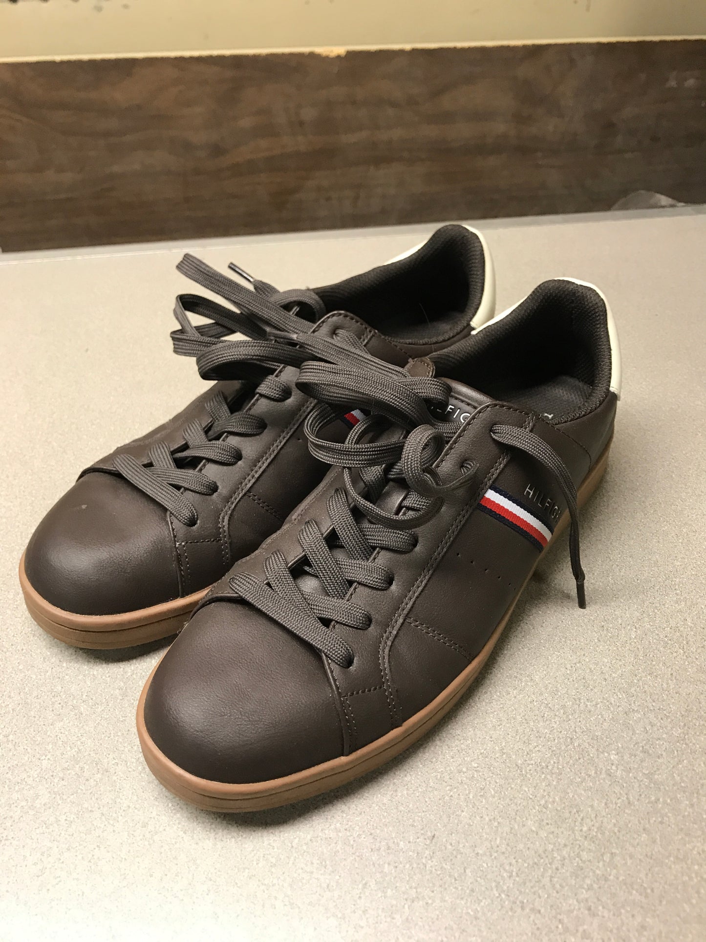 Tommy Hilfiger 2022 Low Cut Athletic Shoe Brown Size 10.5