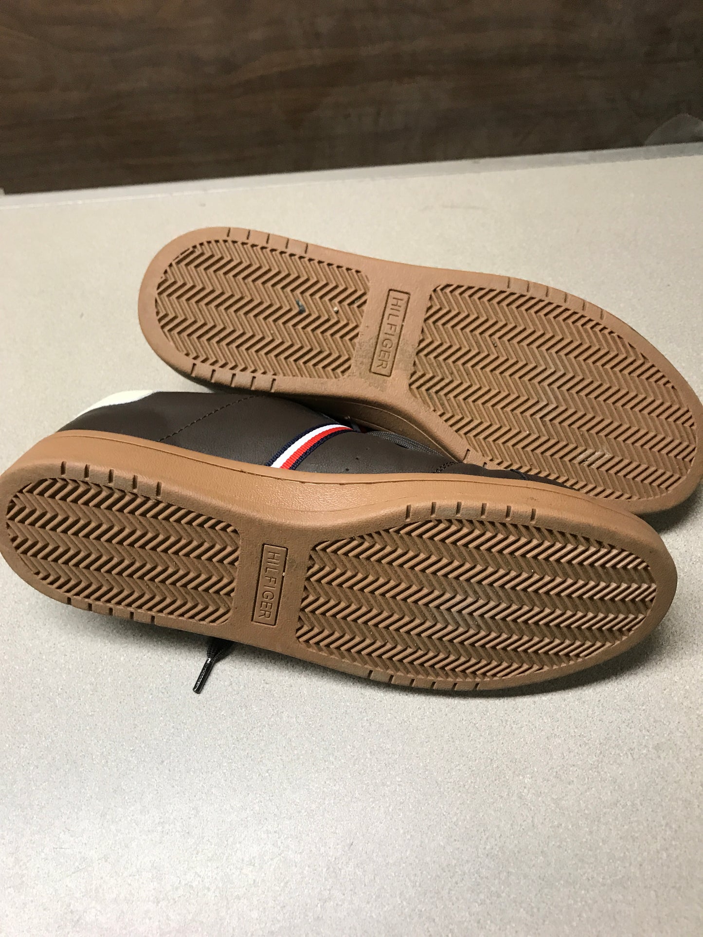 Tommy Hilfiger 2022 Low Cut Athletic Shoe Brown Size 10.5 Sole view