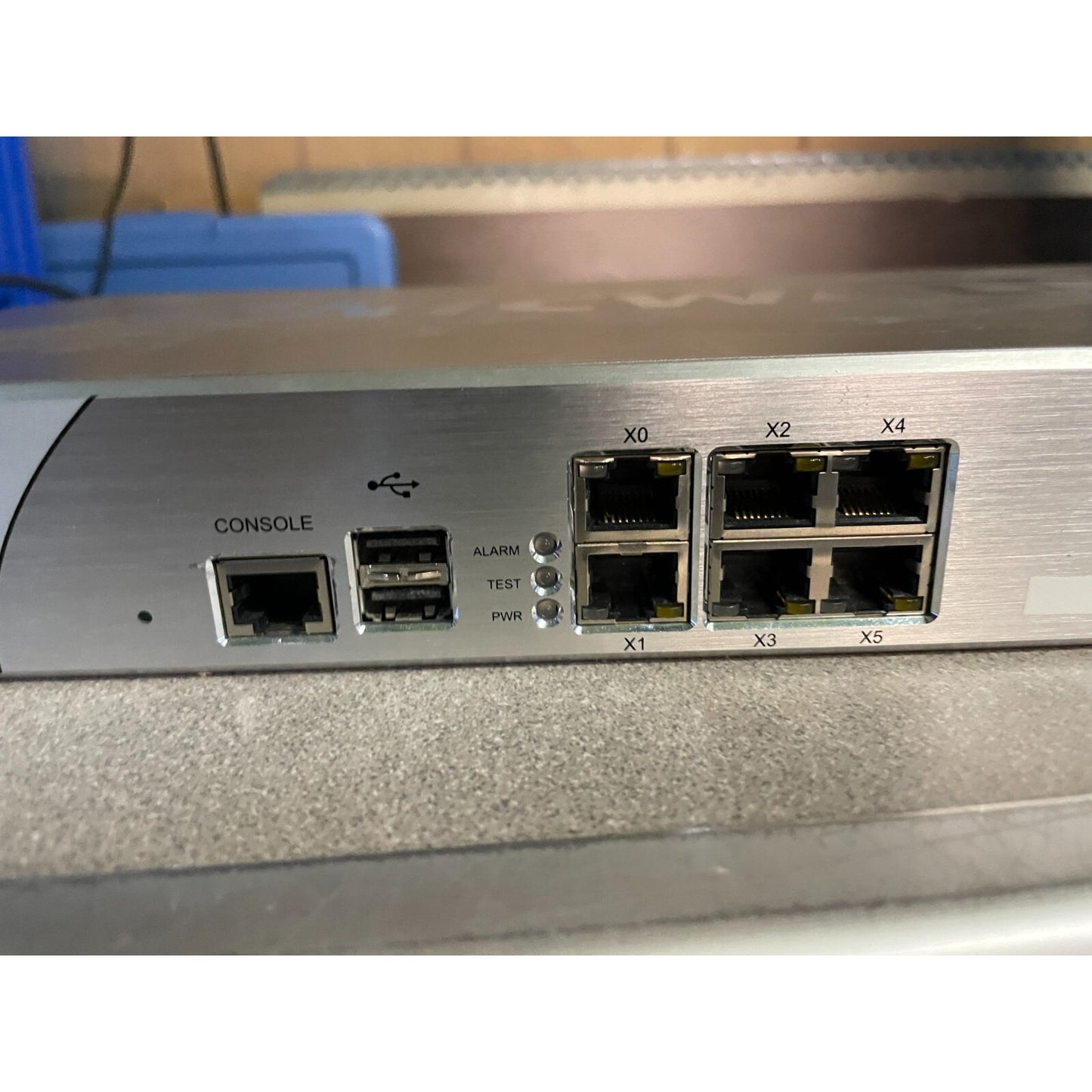 SonicWALL NSA 2400 Network Security Appliance Firewallconnections closeup