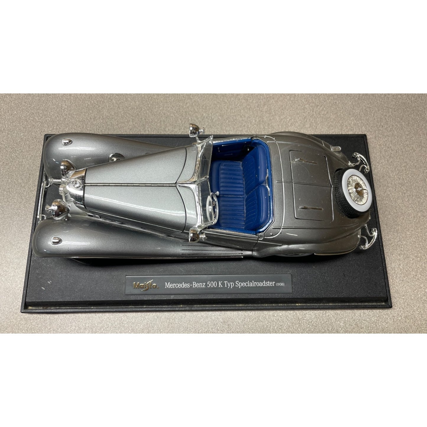Maisto Silver 1936 Mercedes-Benz 500 K Typ Specialroadster 1:18 Scale Diecast Model overhead view
