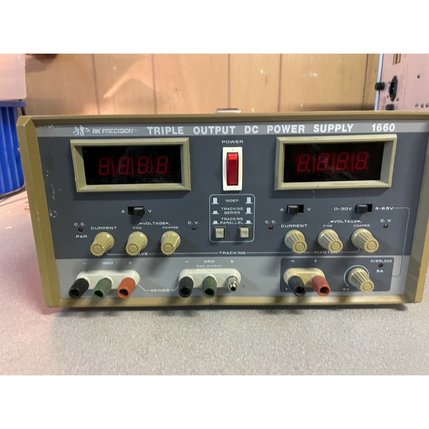 BK PRECISION TRIPLE OUTPUT DC POWER SUPPLY 1660 front panel