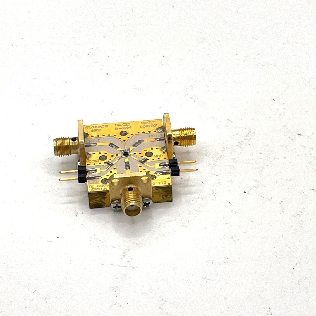 California Eastern Labs UPD5713TK-EVAL-A Switch, SPDT 50MHz - 2.5GHz Evaluation Board
top/side view of circuit board