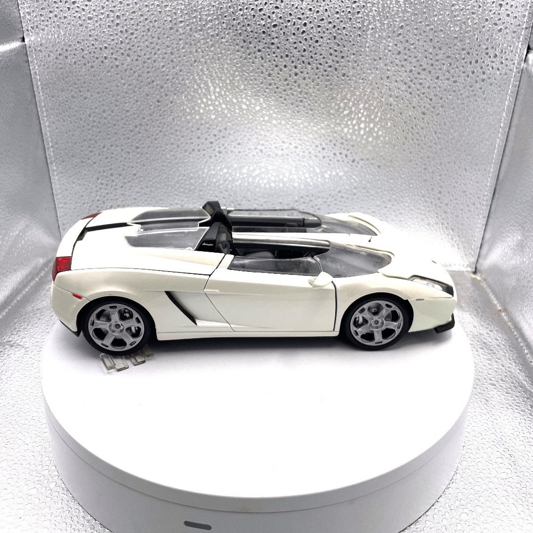 Motormax Lamborghini Concept S White Die Cast, Scale: 1/18, No. 79156 passenger side view