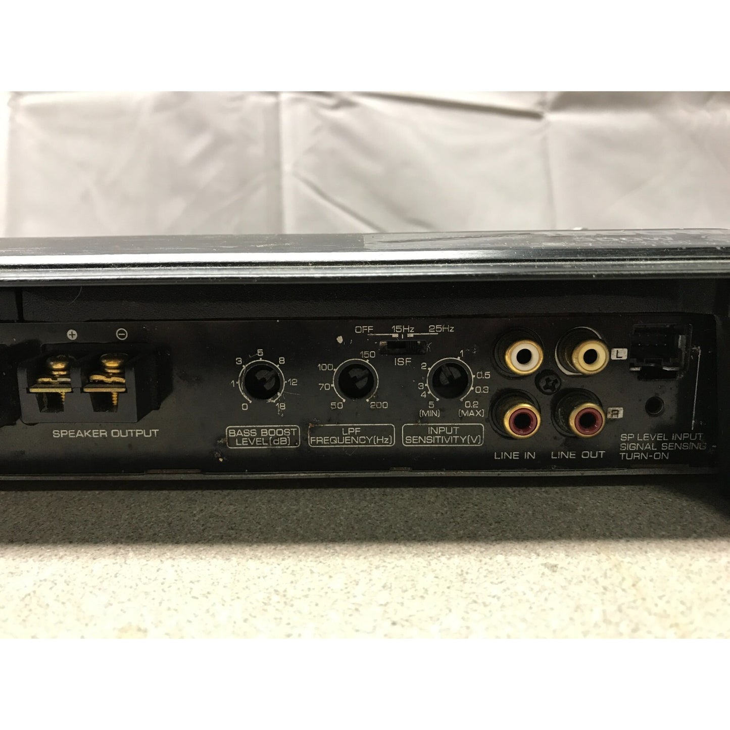 Kenwood KAC-8105D 300W-1000W Class D Mono Power Amplifier front panel