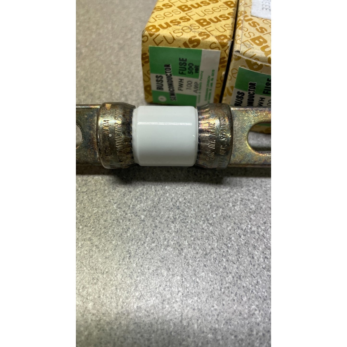 Bussman Mfg. Buss Semicondictor Fuse 100A 500V close up