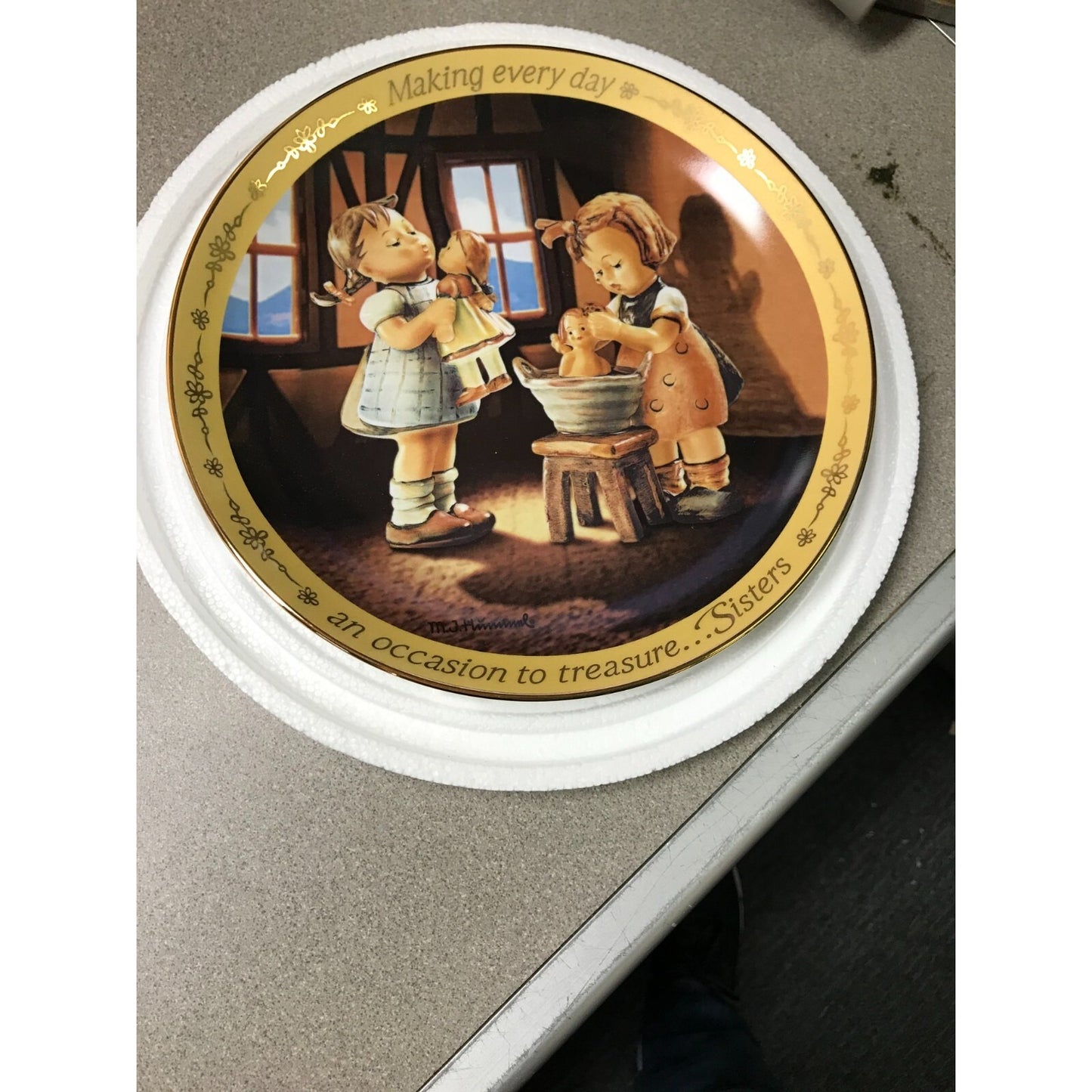 MJ Hummel Sisters Plates "Every Day a Treasure" Set of 4 Serial No. A8816 front of plate view