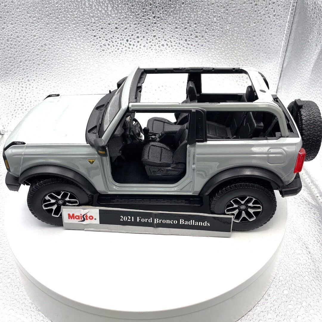 Maisto 2021 Ford Bronco Grey, Scale: 1/18 12302 driver's side view
