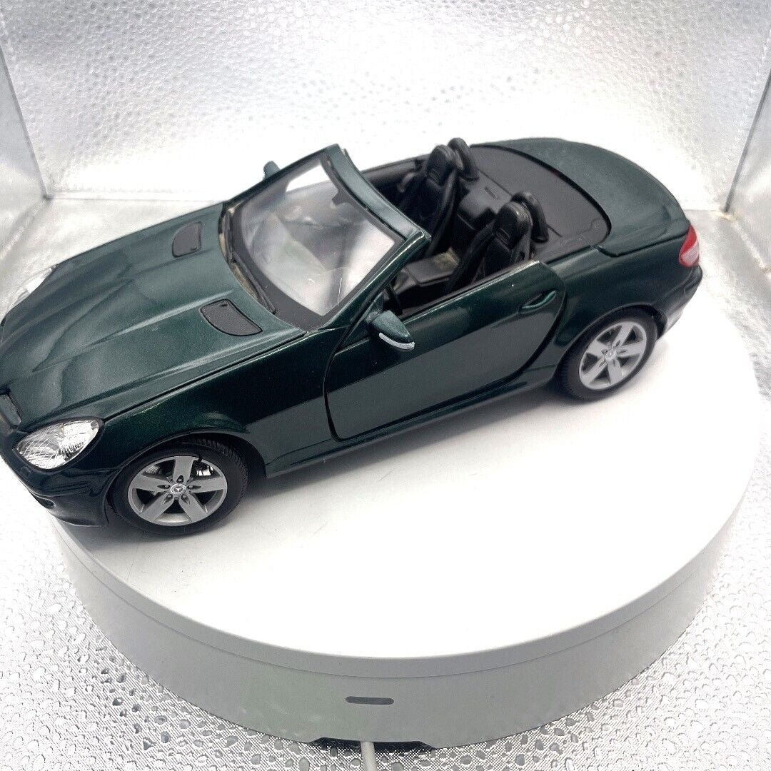 Maisto Mercedes-Benz SLK Green Die Cast, 1/18 Scale driver's side view