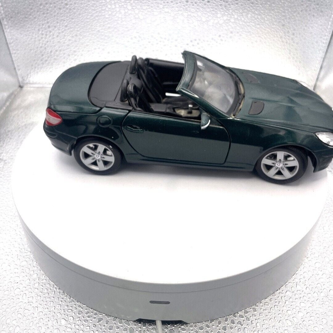 Maisto Mercedes-Benz SLK Green Die Cast, 1/18 Scale passenger side view