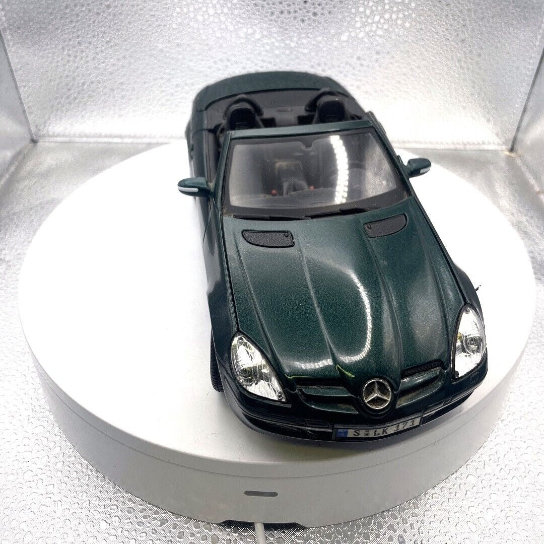 Maisto Mercedes-Benz SLK Green Die Cast, 1/18 Scale front view