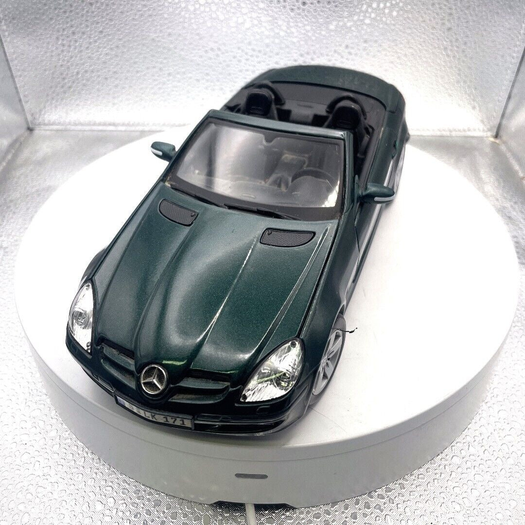 Maisto Mercedes-Benz SLK Green Die Cast, 1/18 Scale front/driver's side view