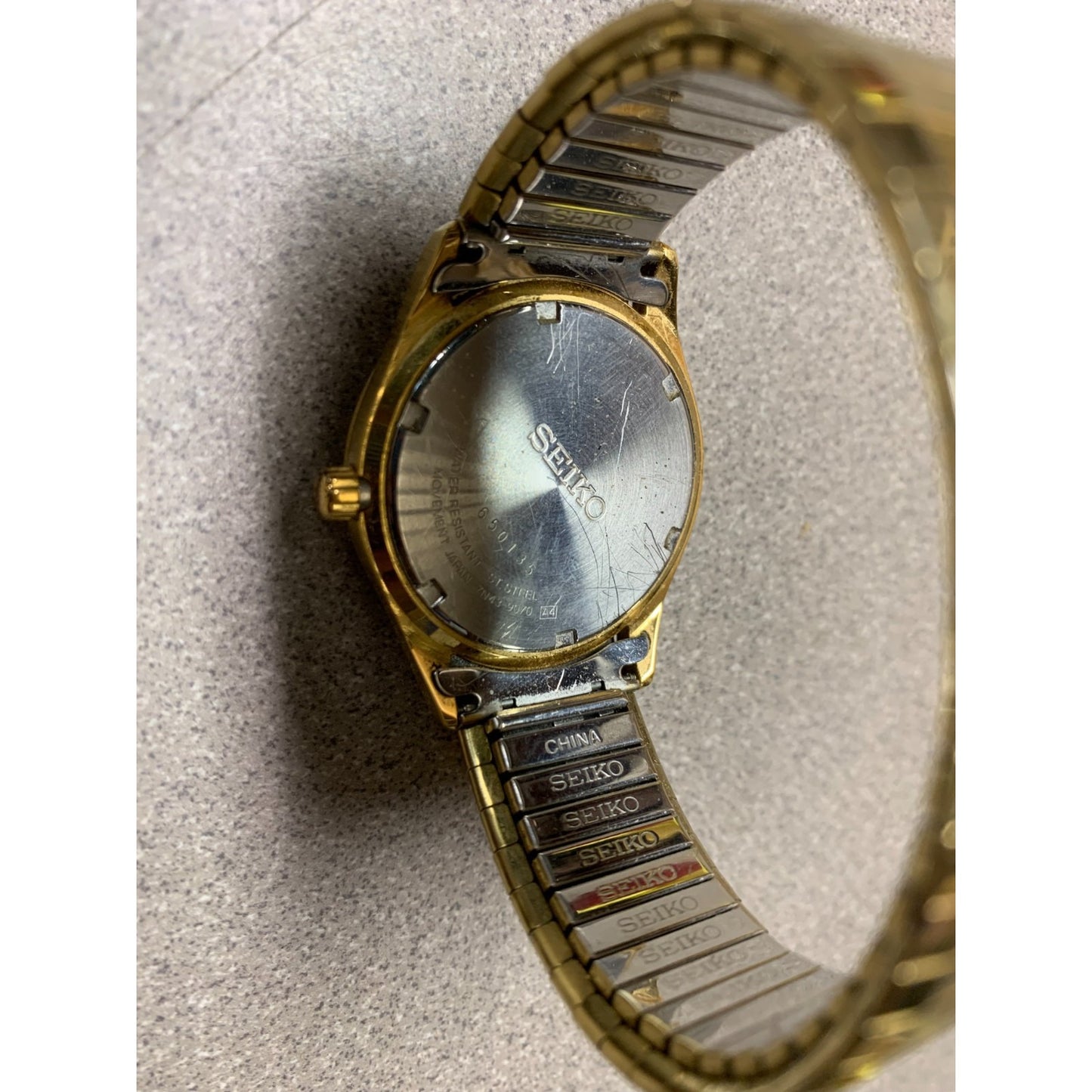Vintage Seiko Quartz Watch Gold 7N43-9251 RZ Japan back of watch shows minor scratches