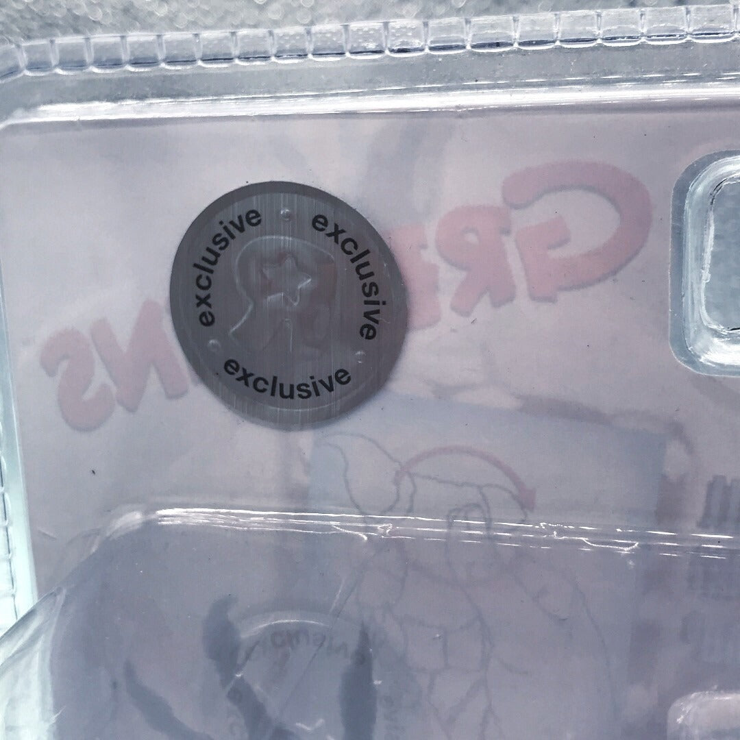 Santa Gizmo Gremlins Figure ToysRUs Exclusive closeup of Exclusive label