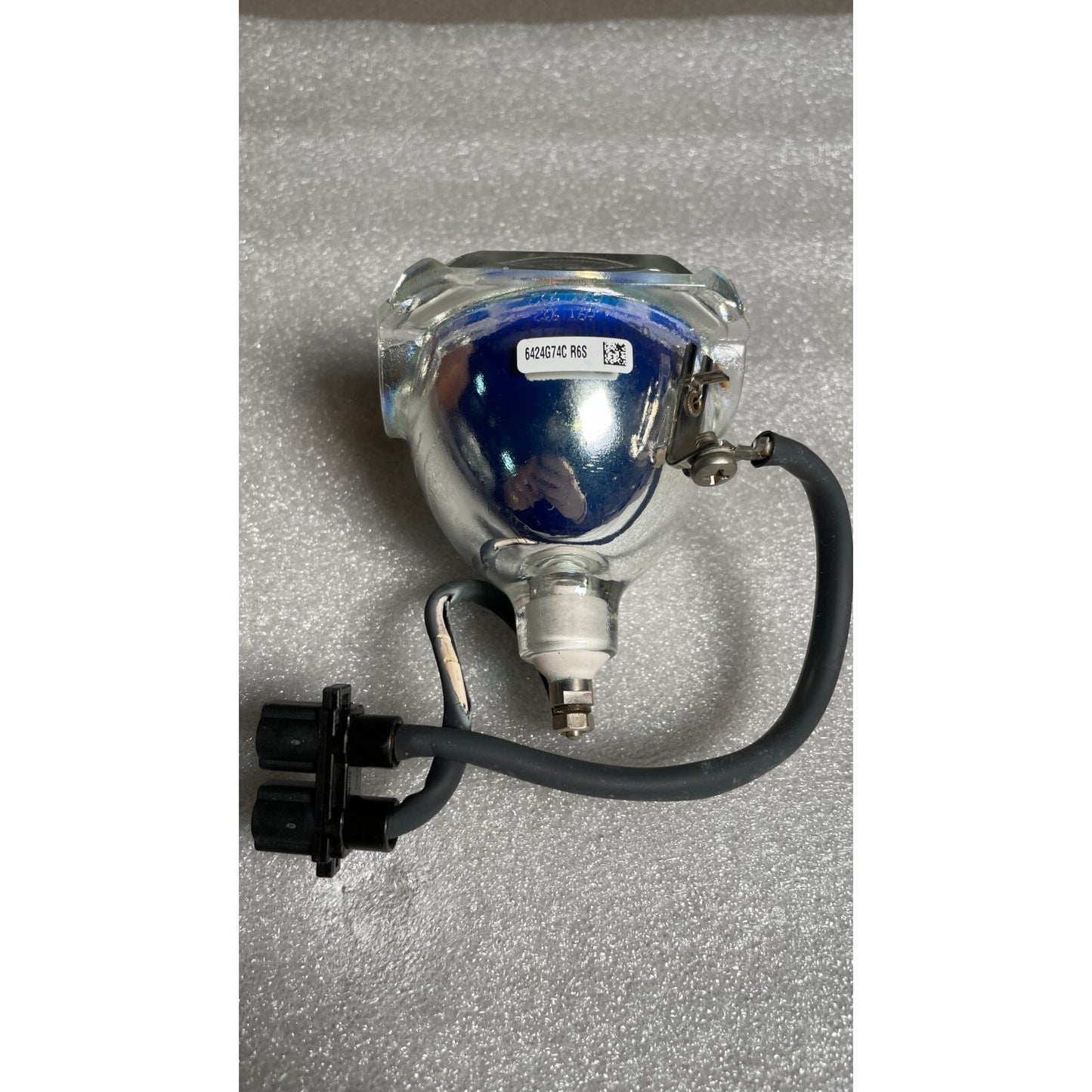 Top Osram P-VIP 132-150/1.0 ASP top/back side view with wires