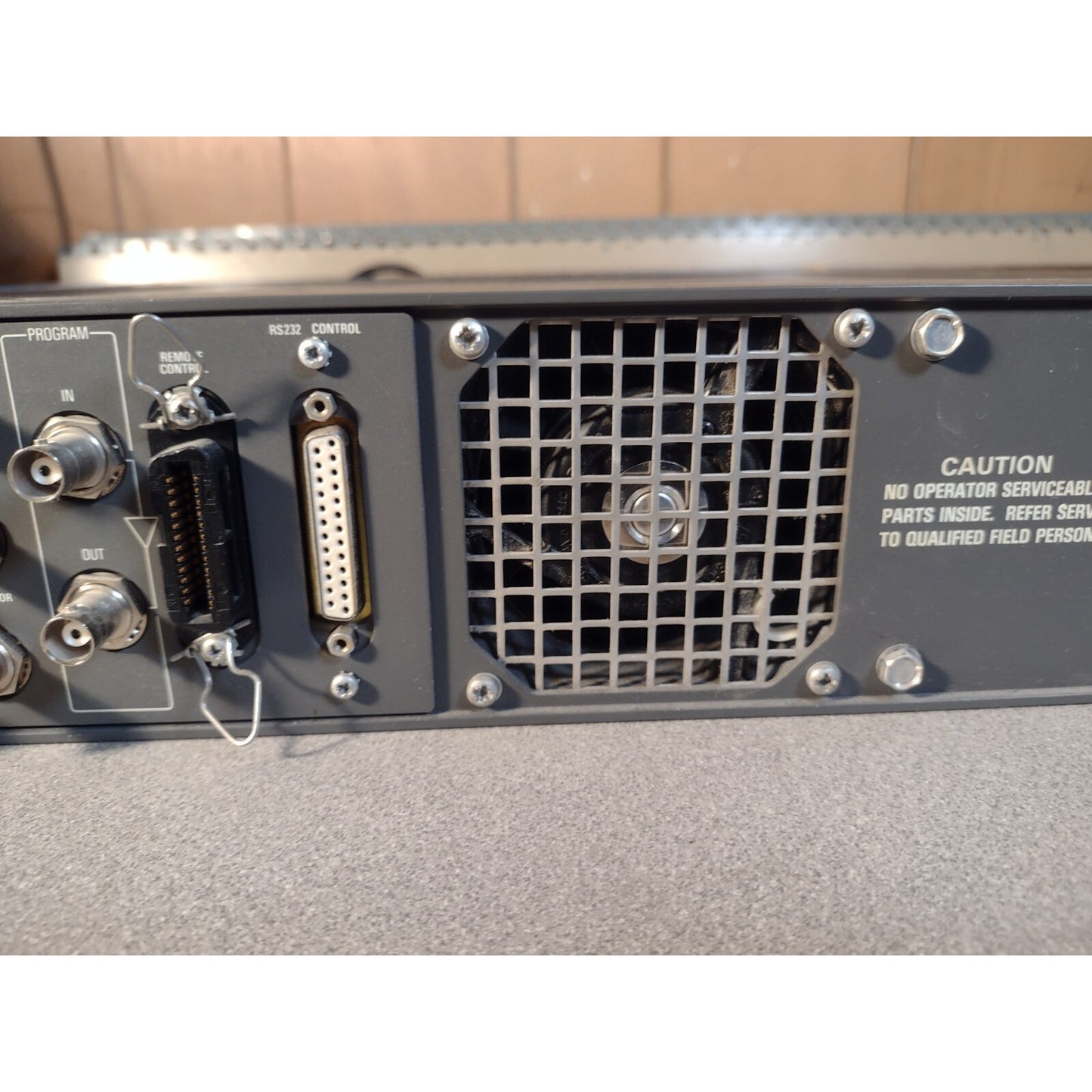 Tektronix 1900 MOD 10 back apnel closeup connections
