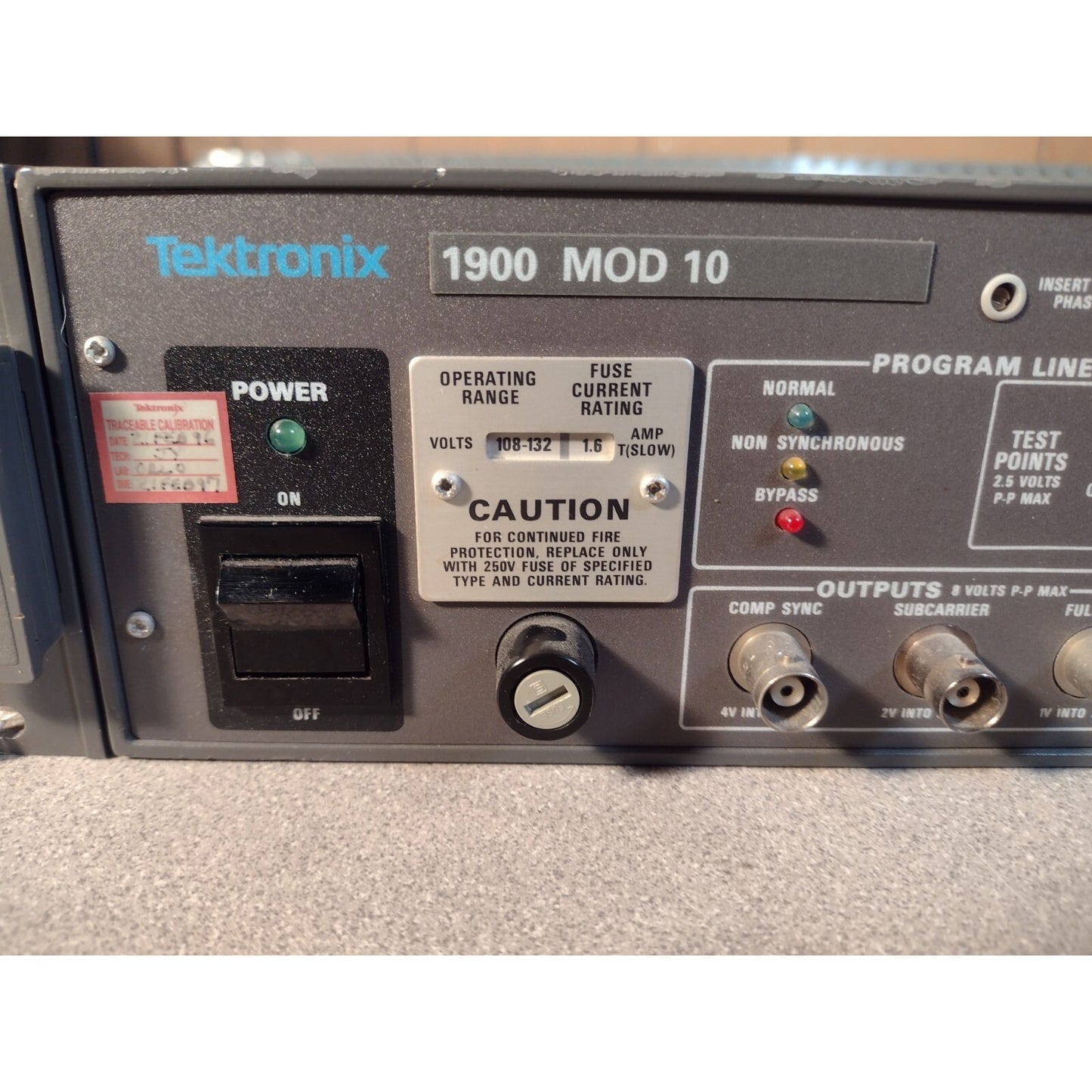 Tektronix 1900 MOD 10 front panel closeup