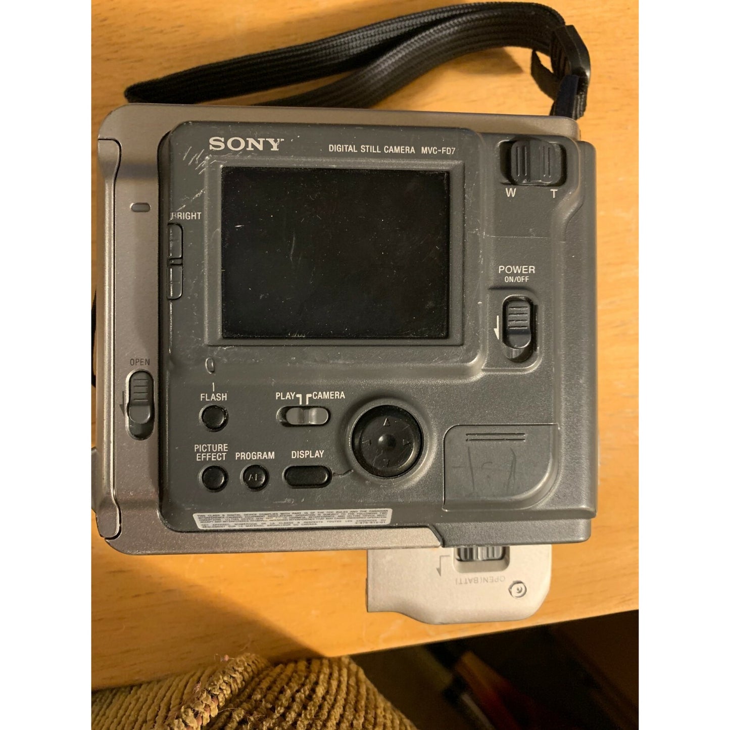 Sony Vintage Mavica MVC-FD7 3.5" floppy disk digital camera - Camera Only back of camera LCD