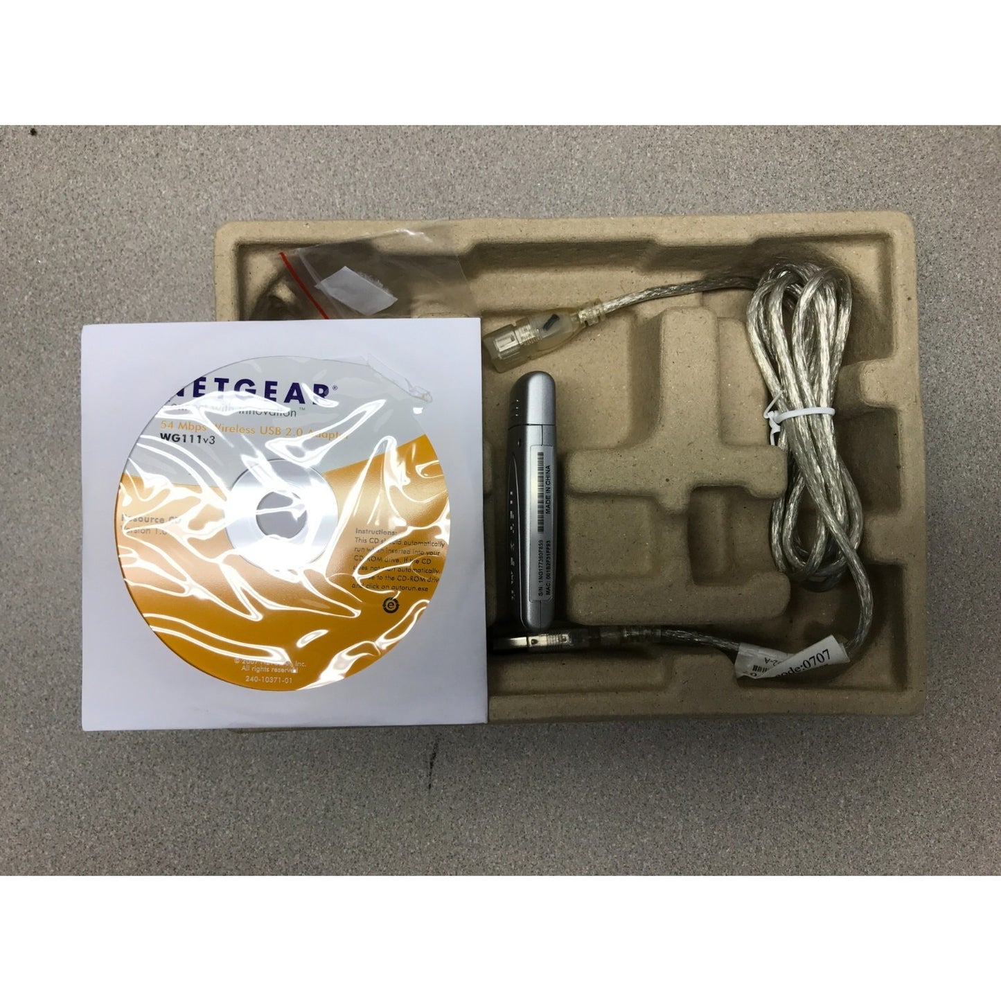 Netgear Wireless-G USB 2.0 Adapter WG111 package content cables, software