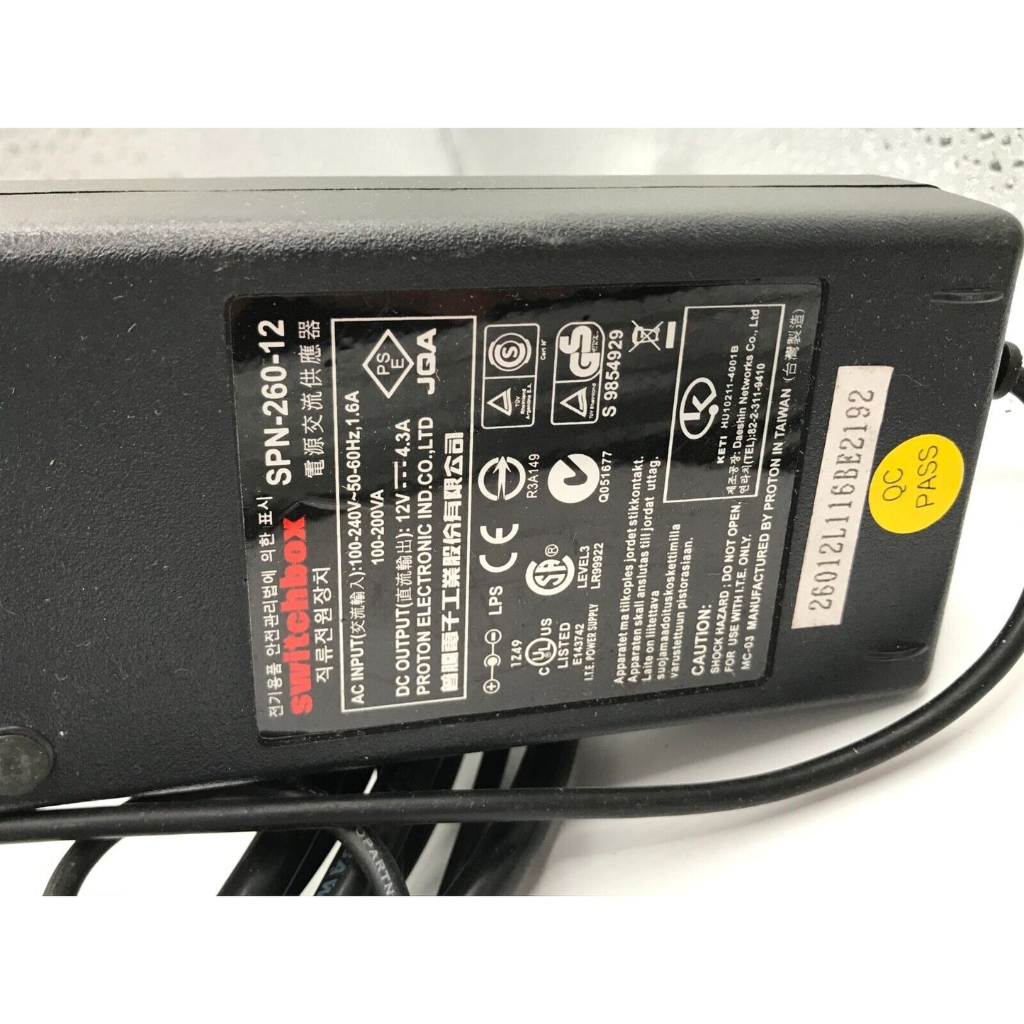 Switchbox Power cord 10ft AC input 100-240V DC Output 12V label