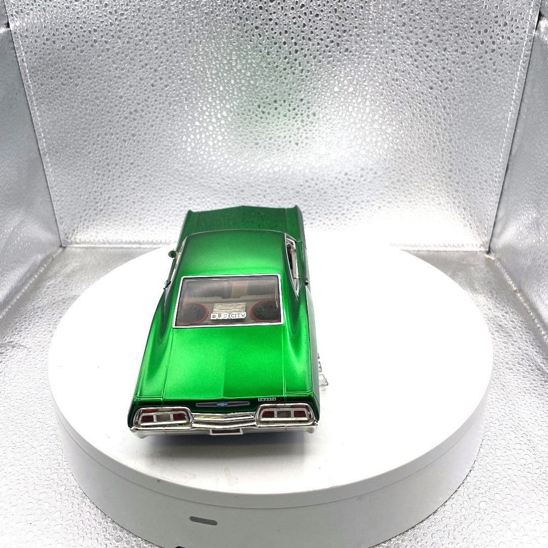 Jada Toys 1967 Chevrolet Impala SS Green Die Cast Dub City OldSkool, Scale: 1/24, No. 50310-9 back end/trunk view