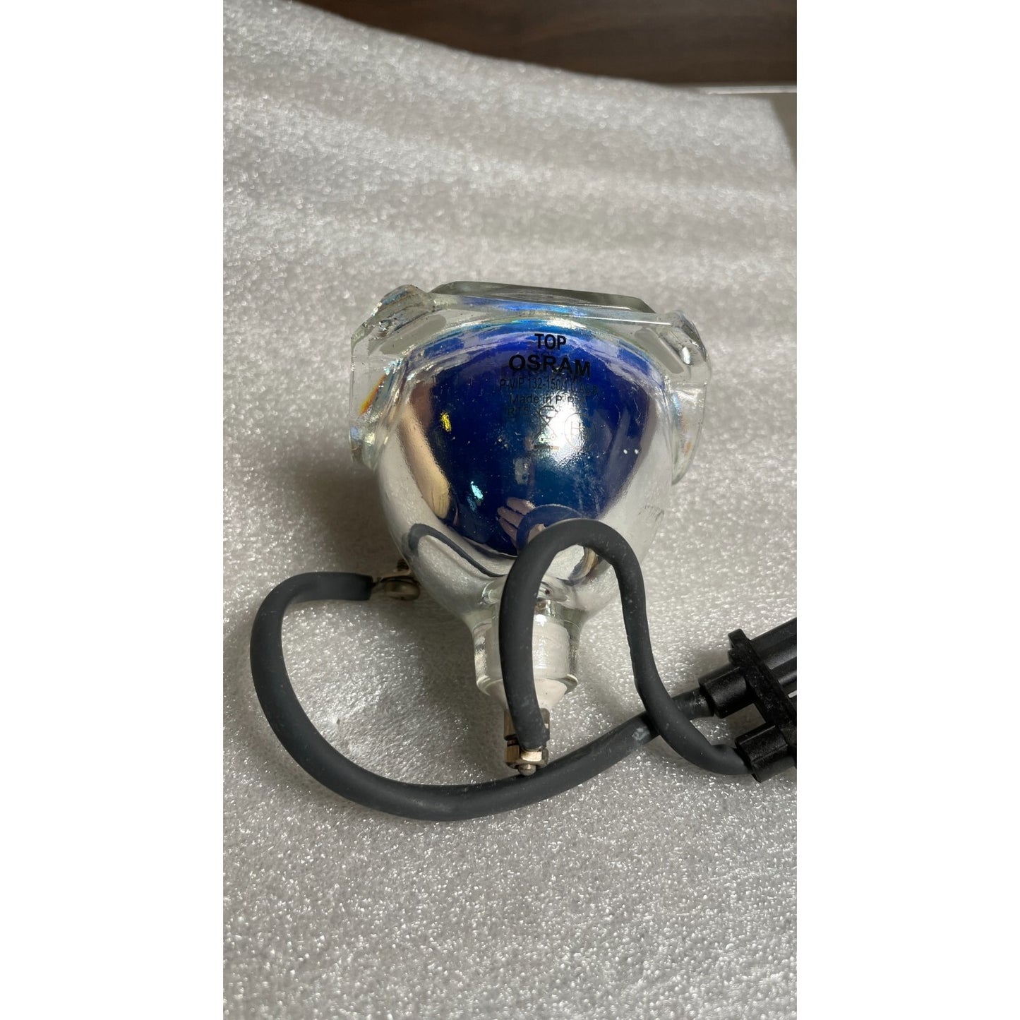 Top Osram P-VIP 132-150/1.0 ASP back side view with wires