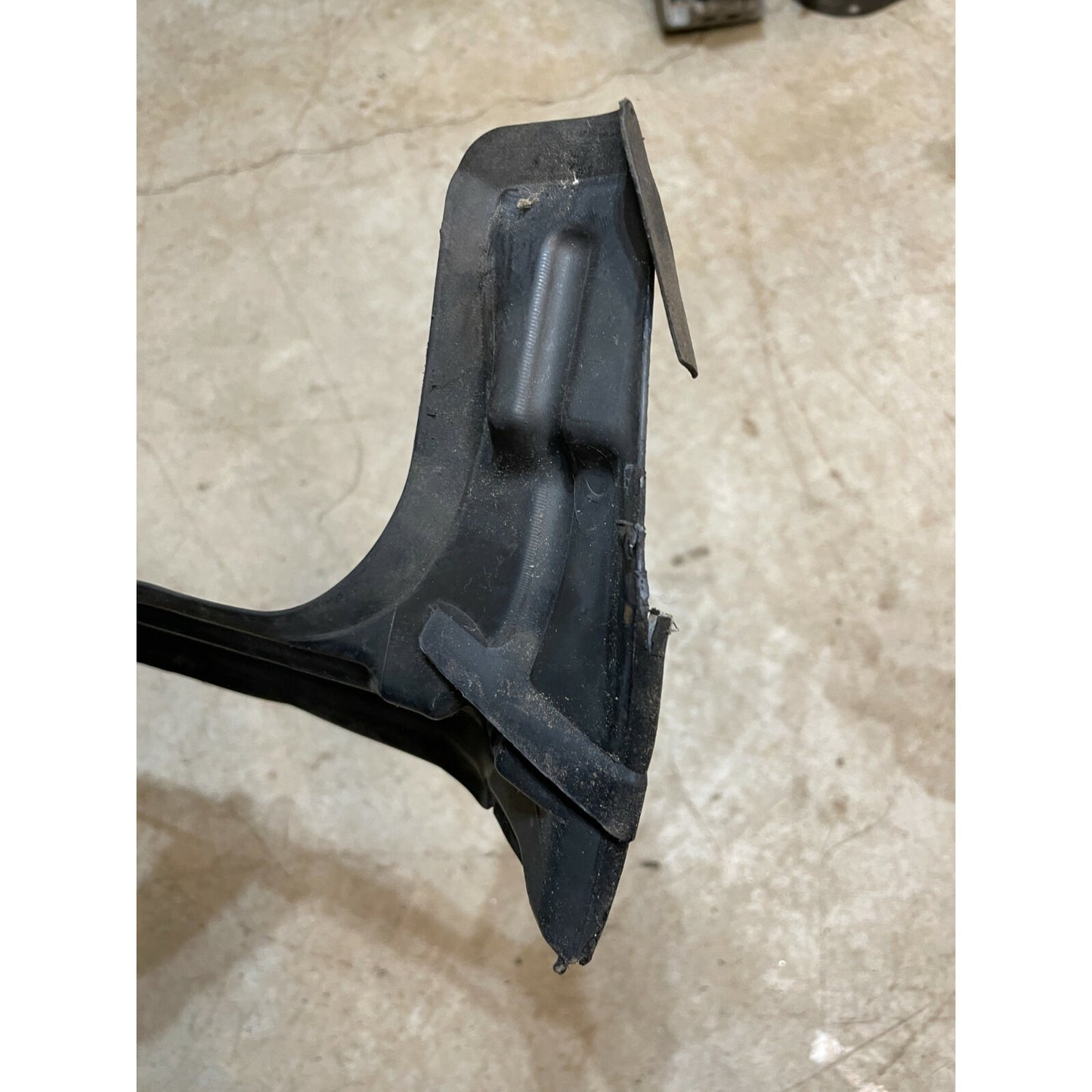 Right Inner Fender Shield Plate - AUDI A4 RS4 S4 - 8E0821112A inside view of corner piece