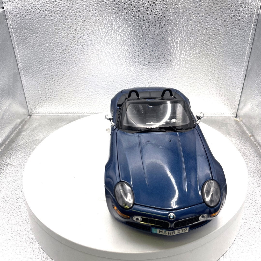 Maisto BMW Z8 Blue Convertible Die Cast, Scale: 1/18 front end view