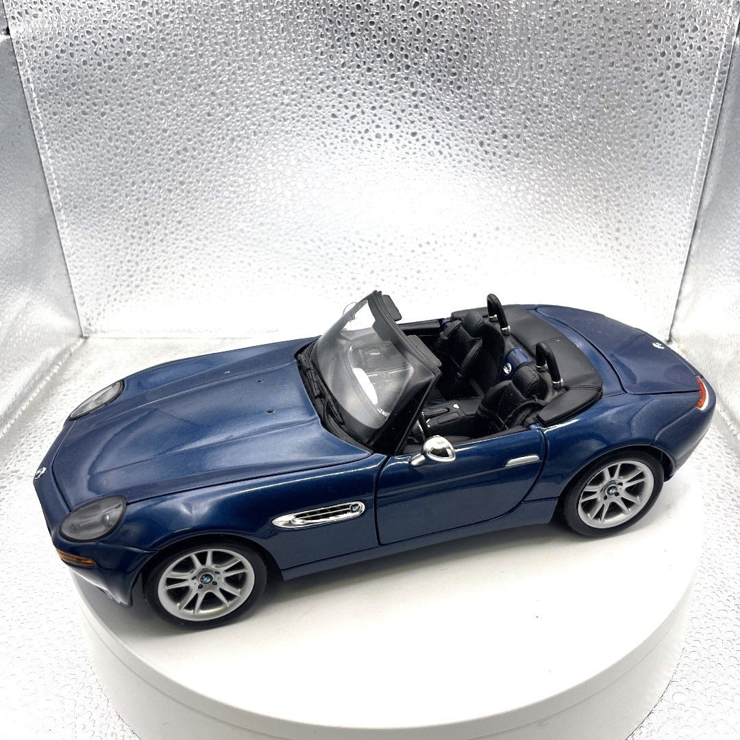 Maisto BMW Z8 Blue Convertible Die Cast, Scale: 1/18 front end/drivers side view