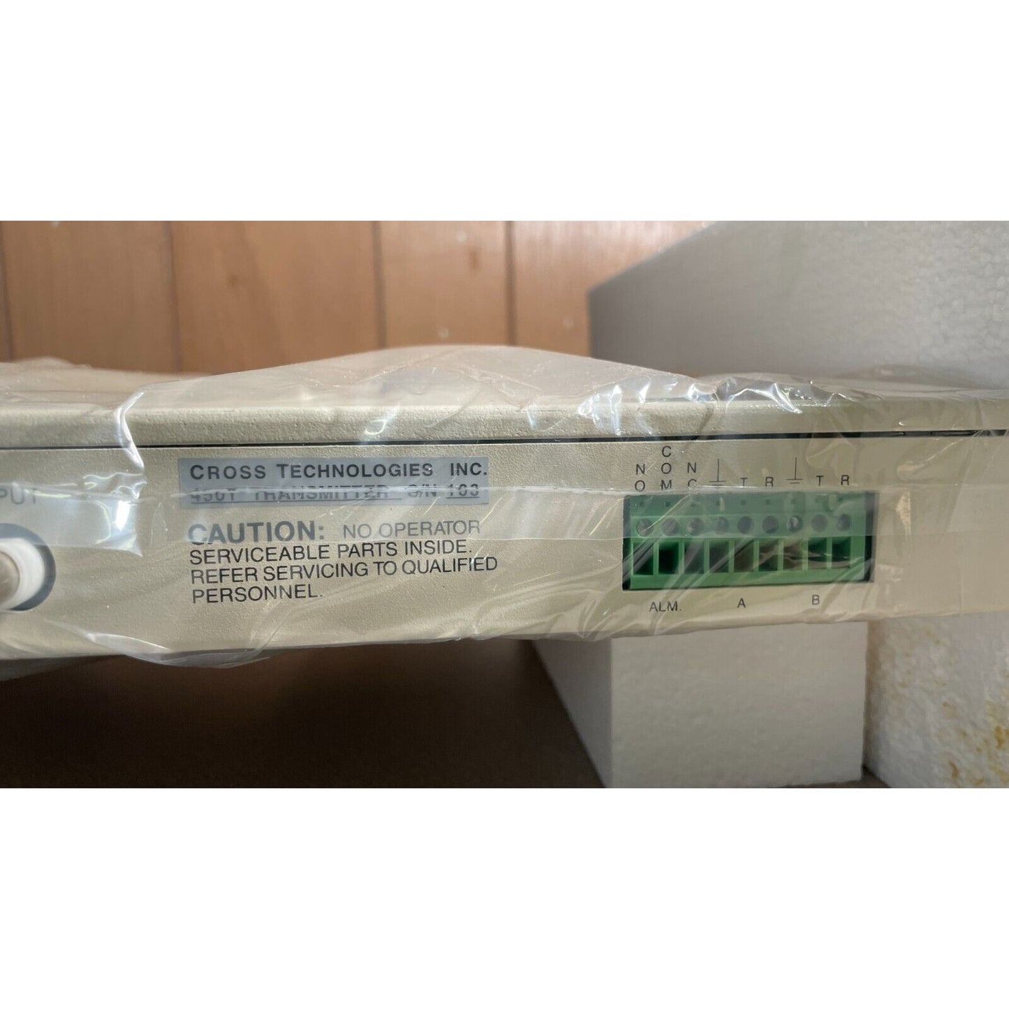 Cross Technologies Inc 450 Subcarrier Transmitter back panel switch closeup
